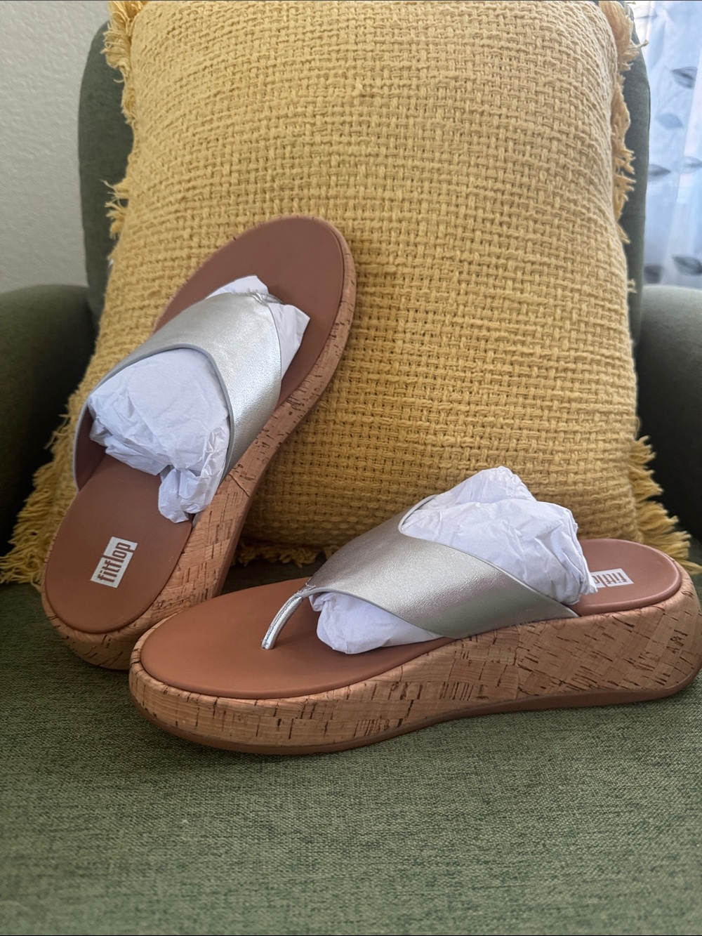 FitFlop Metallic Silver Cork Wedge Thong Sandals Womens Size 08 NWOT